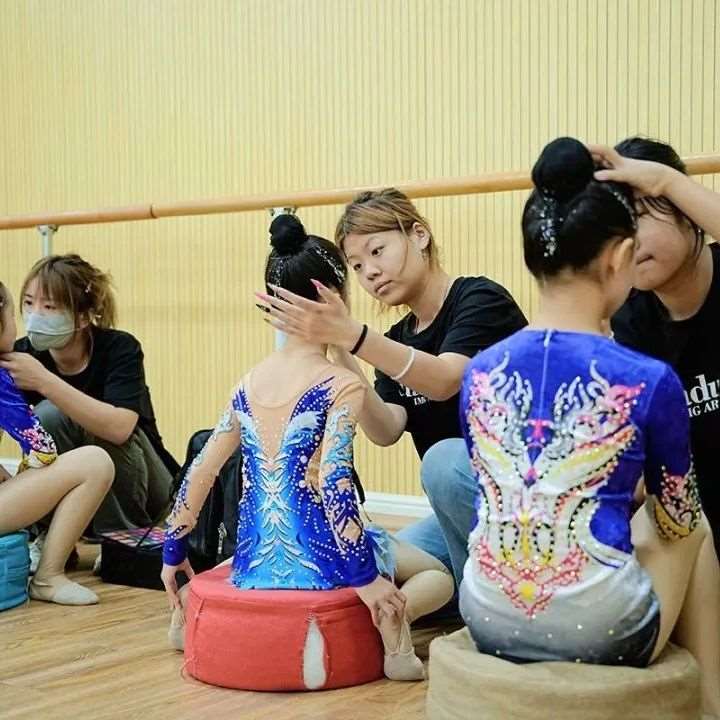 以妆为笔，绘就艺术体操赛场华彩 &mdash;&mdash; 花都学校助力 2025 年石家庄市艺术体操选拔赛